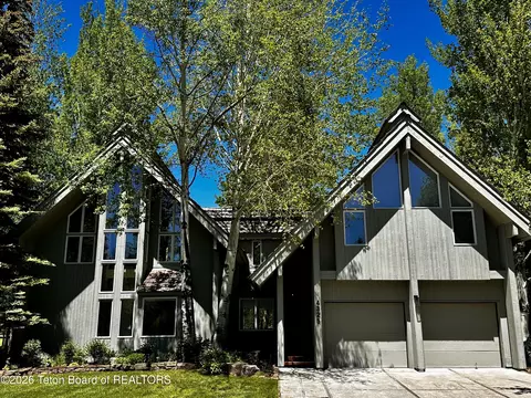 4325 Spring Violet Ct, Wilson, WY 83014