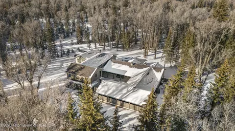8910 Porter Loop, Jackson, WY 83001