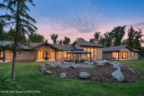 8910 Porter Loop, Jackson, WY 83001