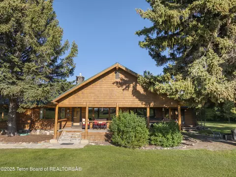 36 Stoney Point Rd, Dubois, WY 82513