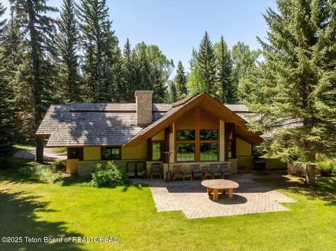 Exterior - 63556335 N Red Tail Rd, Jackson, WY 83001 photo 7 of 9