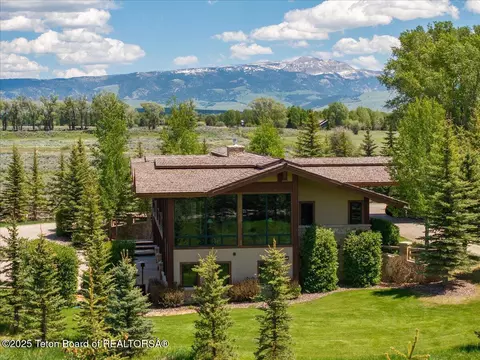 Exterior - 63556335 N Red Tail Rd, Jackson, WY 83001 photo 6 of 9