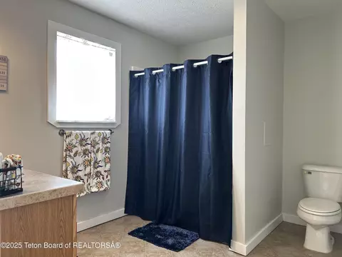Bath - 17 S Sioux Trl, Boulder, WY 82923 photo 1 of 2