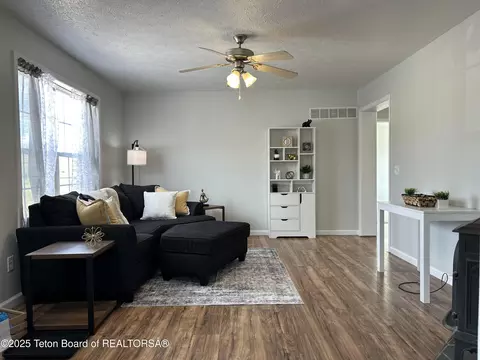 Living - 17 S Sioux Trl, Boulder, WY 82923 photo 1 of 1