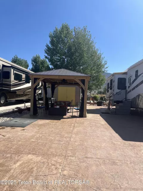 773 Oxbow Dr, Thayne, WY 83127 photo 1