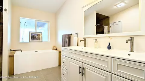 Bath - 98 Big Bear Ln, Victor, ID 83455 photo 1 of 7