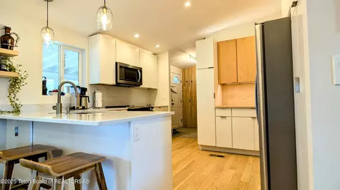 Kitchen - 98 Big Bear Ln, Victor, ID 83455 photo 2 of 5