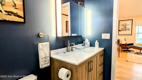 Bath - 98 Big Bear Ln, Victor, ID 83455 photo 6 of 7