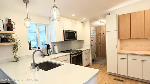 Kitchen - 98 Big Bear Ln, Victor, ID 83455 photo 3 of 5