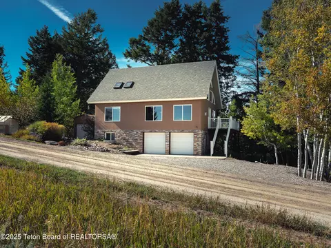 3750 Grandview Dr, Tetonia, ID 83452