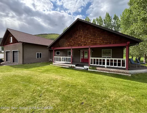 125 Wagon Rut Ln, Auburn, WY 83111