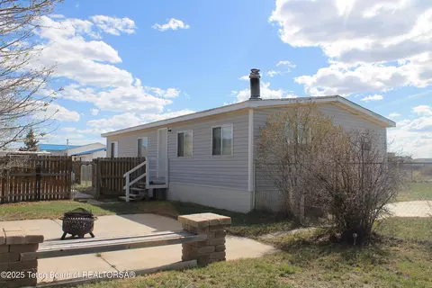 7 N Schmid Dr, La Barge, WY 83123
