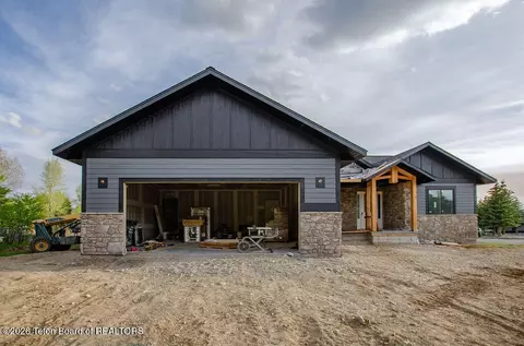 10 Creek Cir, Star Valley Ranch, WY 83127