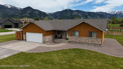 250 Brambleberry Dr, Star Valley Ranch, WY 83127