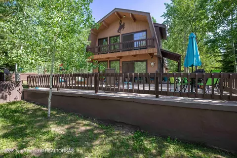 56 E Vista Dr, Star Valley Ranch, WY 83127