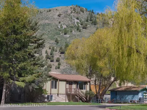 195 Crabtree Ln, Jackson, WY 83001