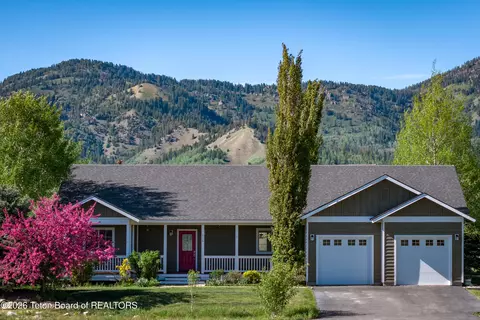 216 Columbine St, Alpine, WY 83128
