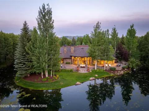 4325 W Greens Place Pl, Wilson, WY 83014