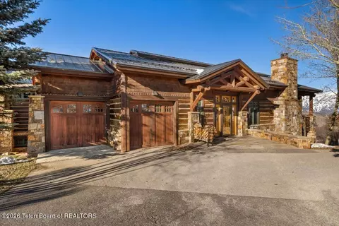 120 W Wolf Dr, Jackson, WY 83001