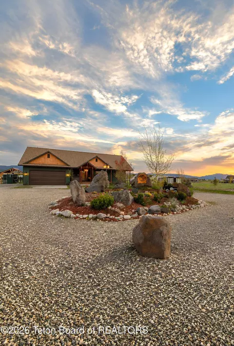 420 E Circle Dr, Thayne, WY 83127
