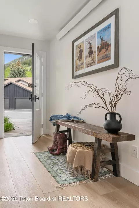826 Powderhorn Apt C Ln, Jackson, WY 83001