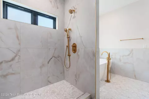 Bath - 1088 Couloir Ct, Driggs, ID 83422 photo 5 of 8