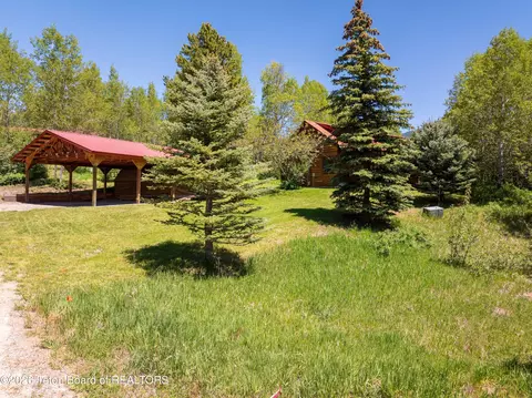 150 Chokecherry Dr, Alpine, WY 83128