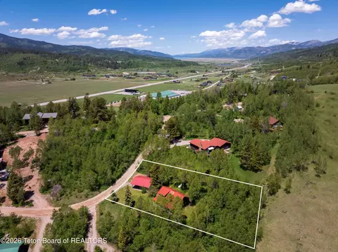 150 Chokecherry Dr, Alpine, WY 83128