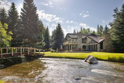 555 S Sandhill Crane Rd, Wilson, WY 83014