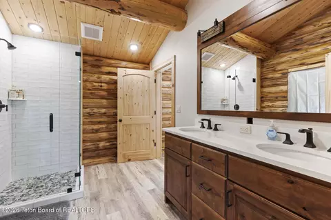 Bath - 1644 Shadow Loop S, Ashton, ID 83420 photo 3 of 3