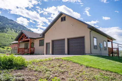 651 Indian Hollow Ln, Smoot, WY 83126