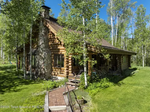 9952 Little Pine Ln, Victor, ID 83455