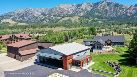 872 Alpine Village Loop, Alpine, WY 83128
