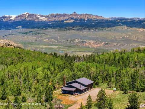 4 Fir Rd, Dubois, WY 82513