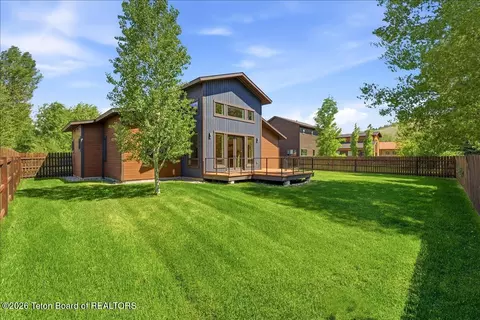 3052 Whitehouse Dr, Jackson, WY 83001