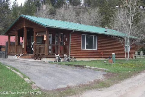 10 Foothill Blvd, Alpine, WY 83128