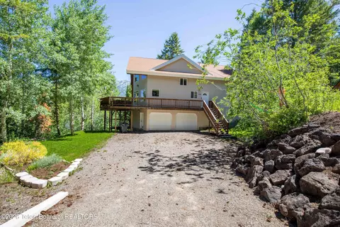 166 Stoor Dr, Alpine, WY 83128