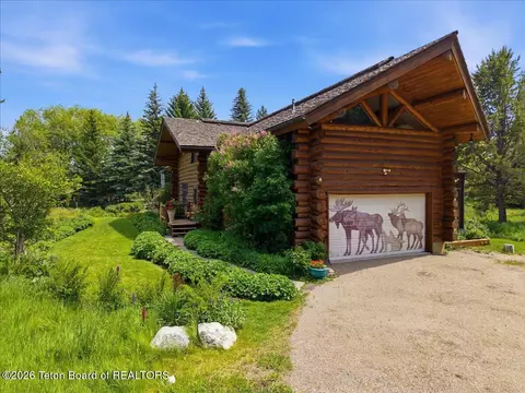 2450 N Fish Creek Rd, Wilson, WY 83014