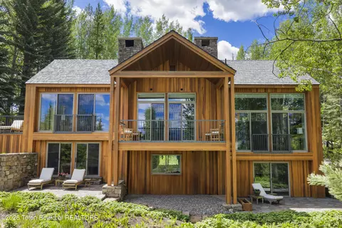 5070 W Beavertail Rd, Wilson, WY 83014