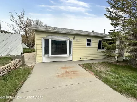 301 La Paloma Dr, Muddy Gap, WY 82301