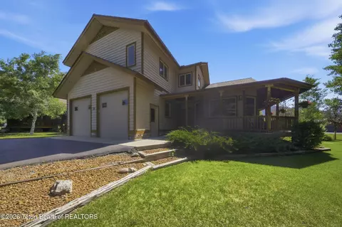 35 Lucy Cir, Alpine, WY 83128