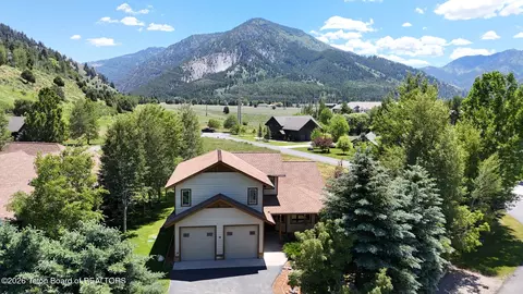 35 Lucy Cir, Alpine, WY 83128