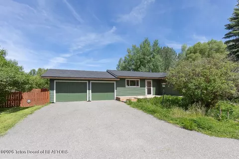 1065 W Longhorn Dr, Jackson, WY 83001