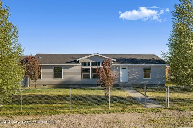 14 Thirteenth St, Marbleton, WY 83113