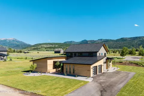 9491 Timberline Loop, Victor, ID 83455