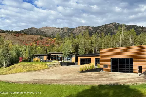206 Windsong Way, Alpine, WY 83128