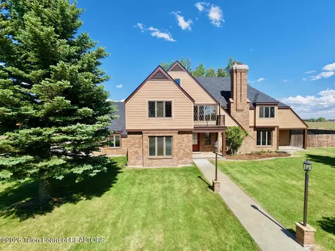 449 Country Club Ln, Pinedale, WY 82941