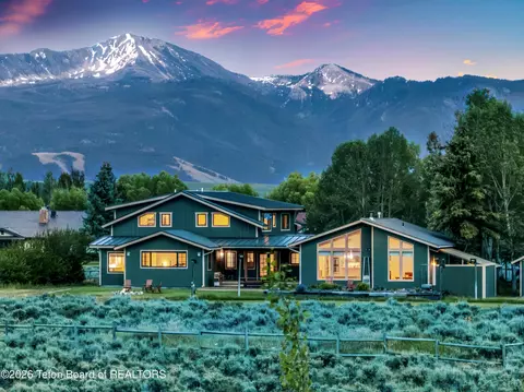 820 Ponderosa Dr, Jackson, WY 83001
