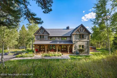 2465 N Fish Creek Rd, Wilson, WY 83014