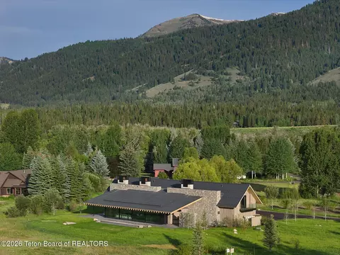 5370 W Fallen Pine Dr, Wilson, WY 83014
